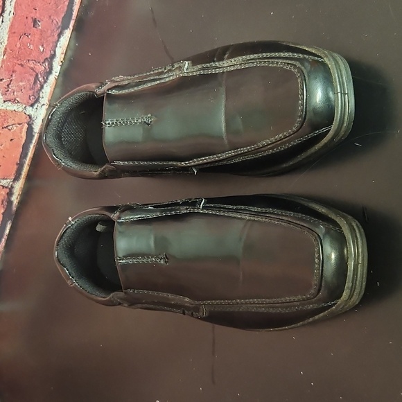 Black Leather Dress Shoes with Moccasin Toe - Picture 3 of 7